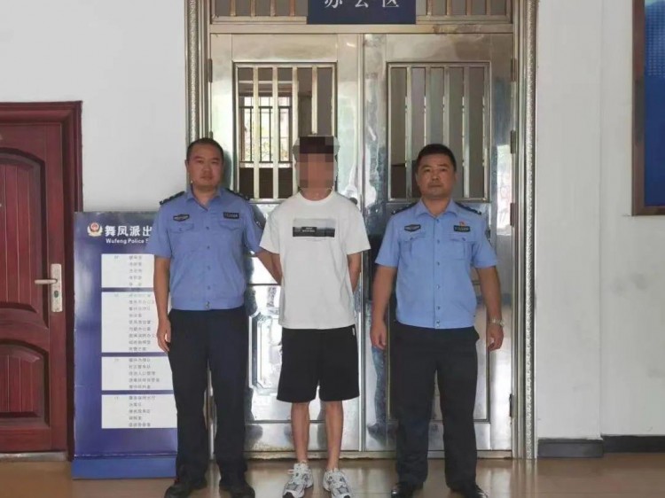 骗取微信号售卖挣大钱南充警方刑拘2人!
